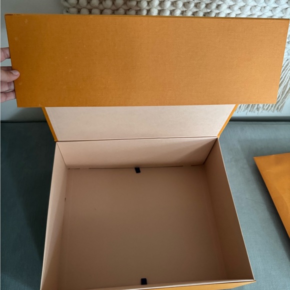 Louis Vuitton Signature Orange Box - Picture 3 of 7